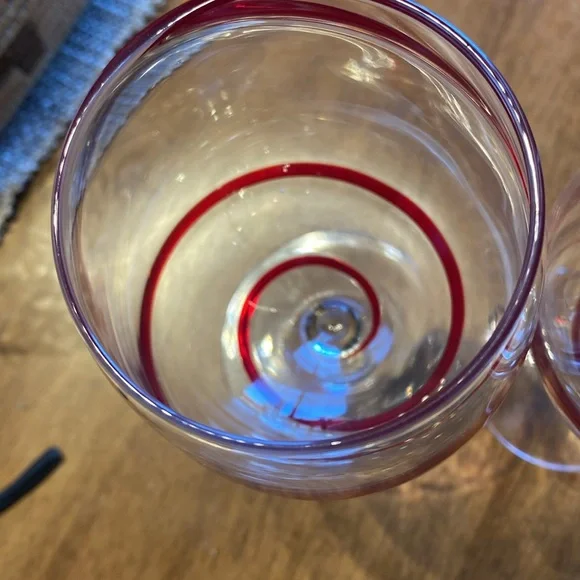 Set of 2 SWIRL LINE GLASSES BY PIER 1. Like new. Discontinued - Picture 3 of 4